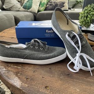 Grey keds
